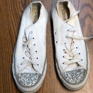 White size 7 Converse slightly worn